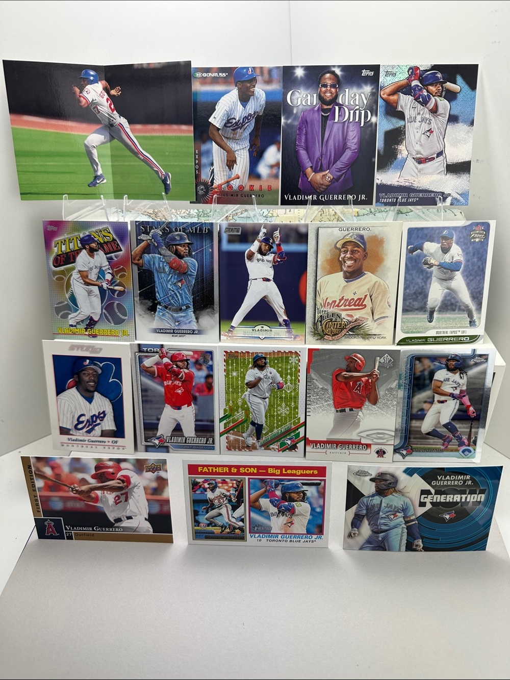 Blue Jays Vladimir Guerrero Jr lot of 17 with Vlad Sr rookie/ Game Day Drip